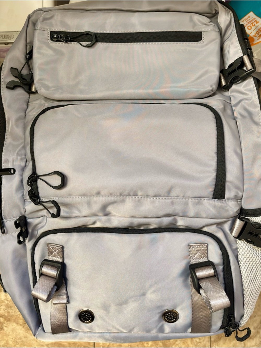 Men's Light Gray Multi-Pocket Travel Backpack - Sleek Everyday Carry
Bange